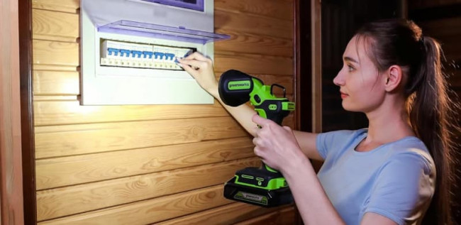 LED-фонарь 2-в-1 аккумуляторный Greenworks G24UL (без АКБ и ЗУ) 3503707 LED-фонарь 2-в-1 аккумуляторный Greenworks G24UL (без АКБ и ЗУ) 3503707