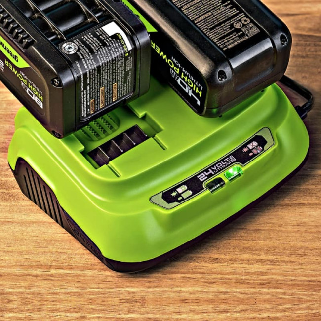 Ультрабыстрое двойное зарядное устройство Greenworks 24V G24X2C8 8A 2958807 фото-5