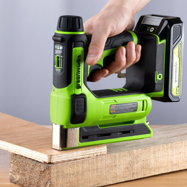 Степлер аккумуляторный Greenworks 24V G24CS10 (без АКБ и ЗУ) 3400107 фото-4