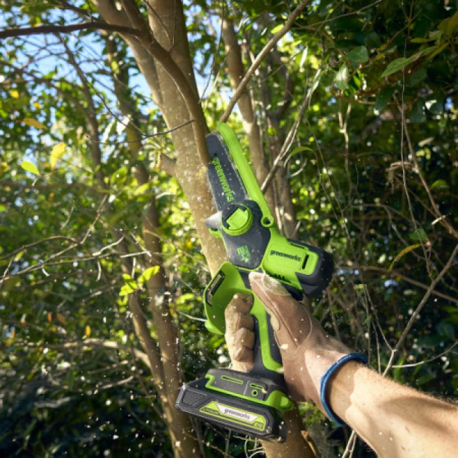 Цепная мини пила аккумуляторная Greenworks GD24CS15, 24V, 15см, бесщеточная, с автоматической смазкой цепи, без АКБ и ЗУ, 2010107 фото-4 Цепная мини пила аккумуляторная Greenworks GD24CS15, 24V, 15см, бесщеточная, с автоматической смазкой цепи, без АКБ и ЗУ, 2010107 фото-4