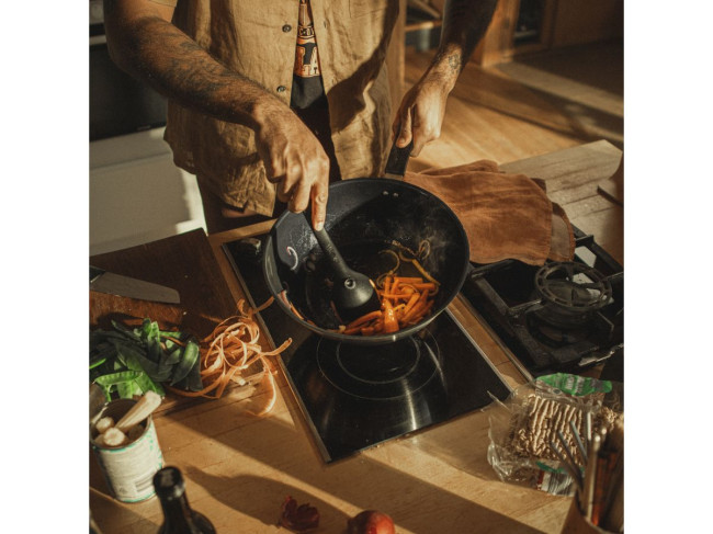 Вок сковорода Fiskars Functional Form 28 см (1072313) фото-5 Вок сковорода Fiskars Functional Form 28 см (1072313) фото-5