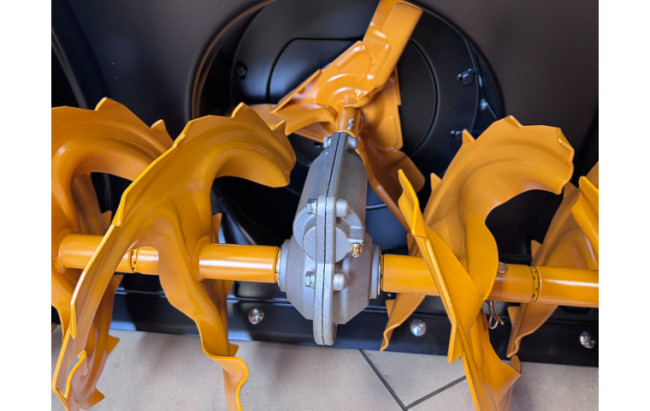 Снегоуборщик бензиновый RATO RT0724 (209 см. куб., 61 см, 6 вперед/2 назад, ручной старт, фара, подогрев ручек) - фото2