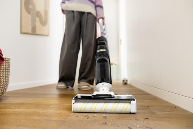 Вертикальный моющий пылесос Karcher FCV 4 Dry фото-5